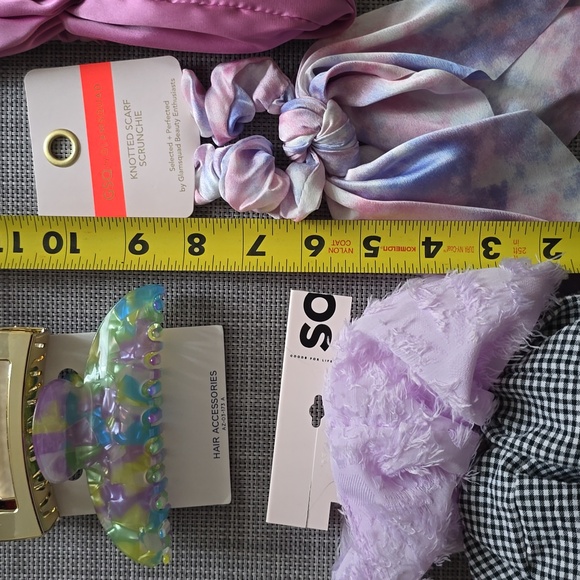 HAIR ACCESSORIES - Picture 12 of 12